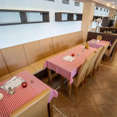 托斯卡纳旅馆 3* 尼特拉