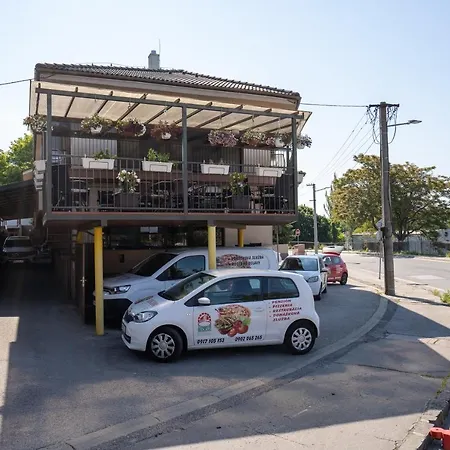 托斯卡纳旅馆 3* 尼特拉